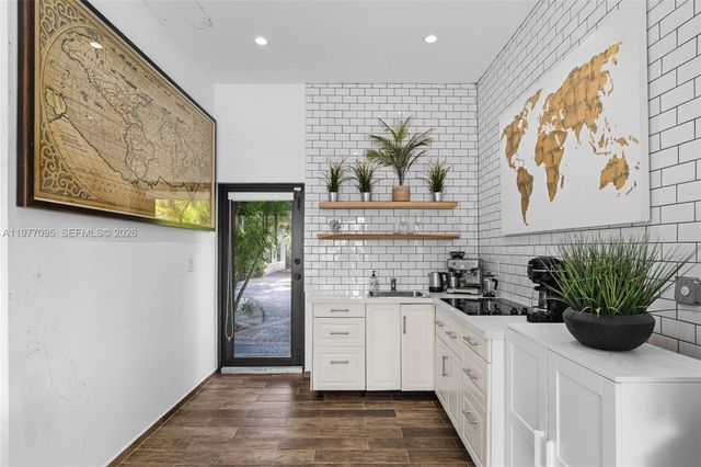 1028 NE 84th St, Miami, FL 33138