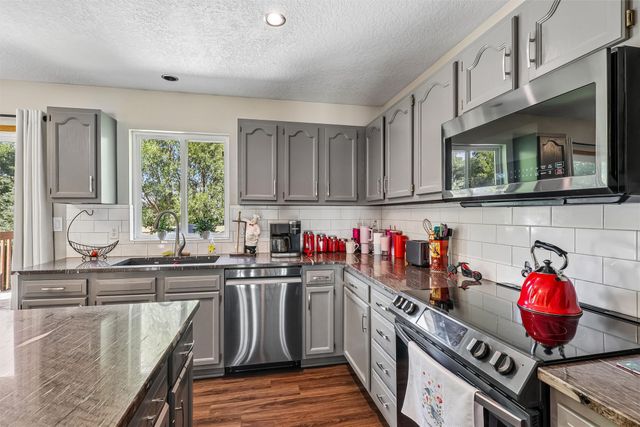 15405 Aurora Avenue, Urbandale, IA 50323