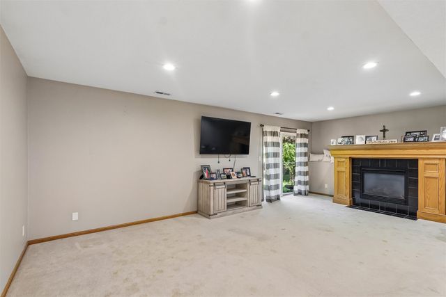 15405 Aurora Avenue, Urbandale, IA 50323