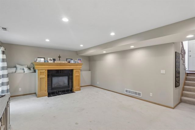 15405 Aurora Avenue, Urbandale, IA 50323