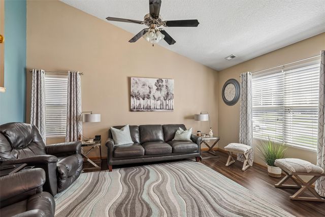 15405 Aurora Avenue, Urbandale, IA 50323