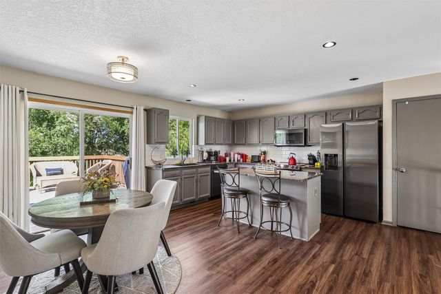 15405 Aurora Avenue, Urbandale, IA 50323