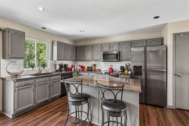 15405 Aurora Avenue, Urbandale, IA 50323