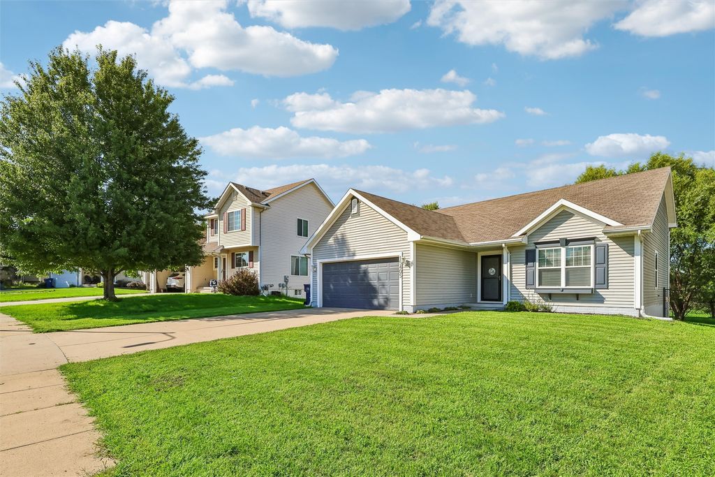 15405 Aurora Avenue, Urbandale, IA 50323