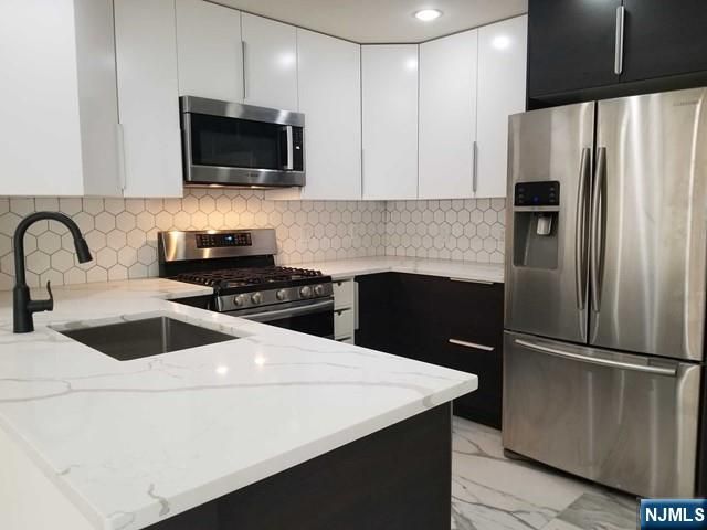 5 Eagles Notch Drive 3, Englewood, NJ 07631