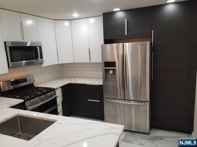 5 Eagles Notch Drive 3, Englewood, NJ 07631