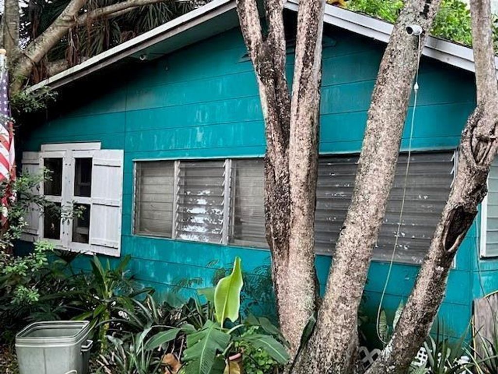 2424 Monroe Street, Hollywood, FL 33020