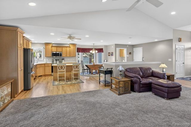 9508 Pine Needle Trail, Flushing, MI 48433
