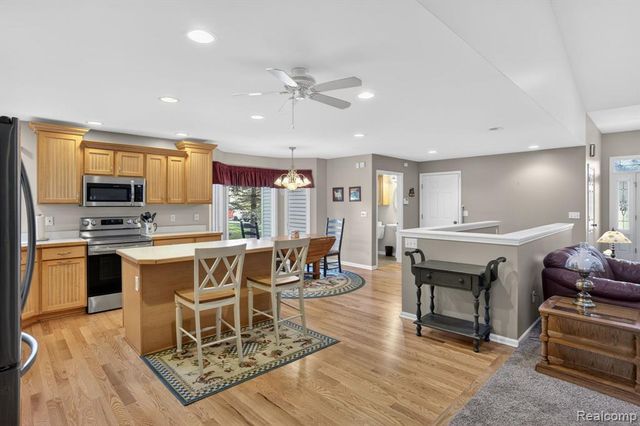 9508 Pine Needle Trail, Flushing, MI 48433