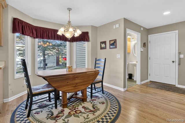 9508 Pine Needle Trail, Flushing, MI 48433
