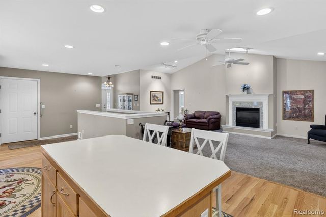 9508 Pine Needle Trail, Flushing, MI 48433