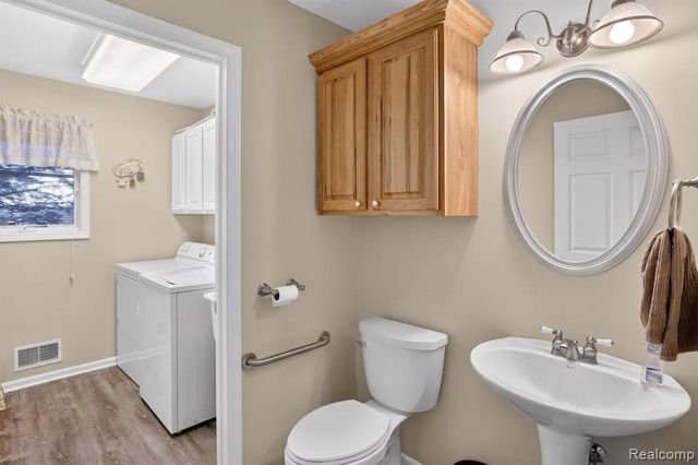 9508 Pine Needle Trail, Flushing, MI 48433