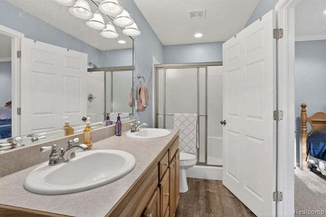 9508 Pine Needle Trail, Flushing, MI 48433