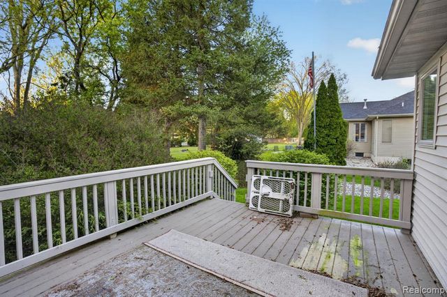 9508 Pine Needle Trail, Flushing, MI 48433