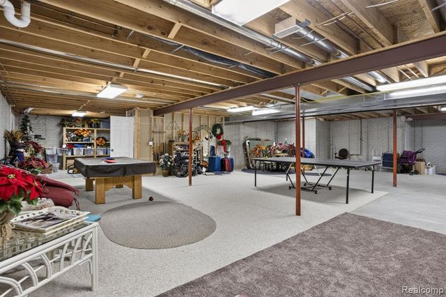 9508 Pine Needle Trail, Flushing, MI 48433