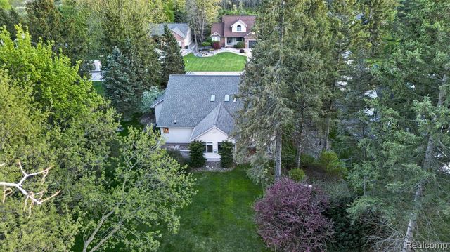 9508 Pine Needle Trail, Flushing, MI 48433
