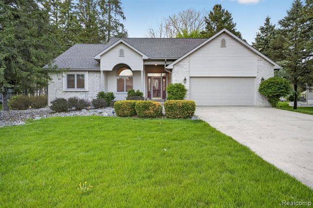 9508 Pine Needle Trail, Flushing, MI 48433