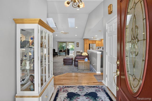 9508 Pine Needle Trail, Flushing, MI 48433