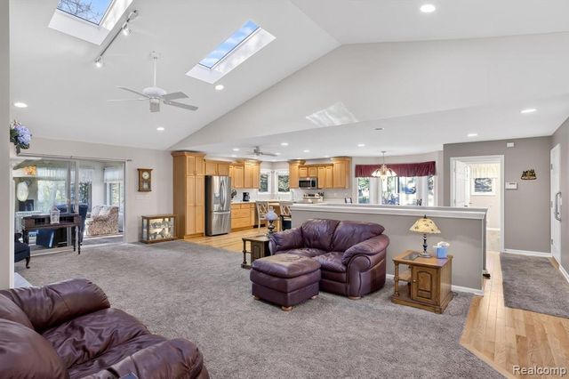 9508 Pine Needle Trail, Flushing, MI 48433