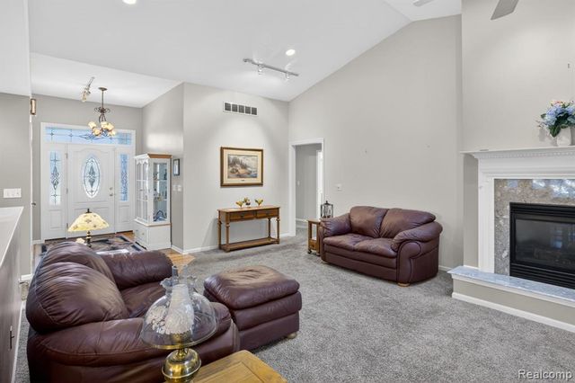 9508 Pine Needle Trail, Flushing, MI 48433