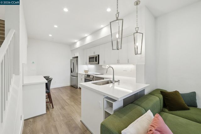 2742 Jones Rd, Walnut Creek, CA 94597