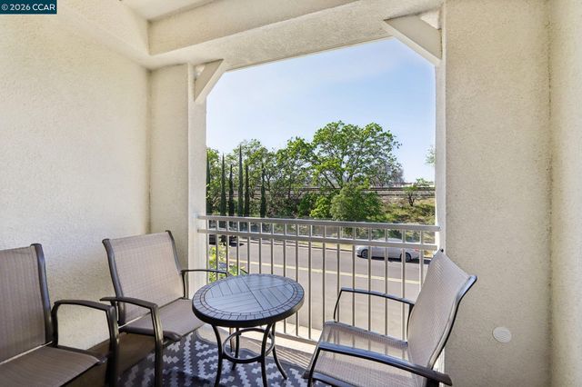 2742 Jones Rd, Walnut Creek, CA 94597