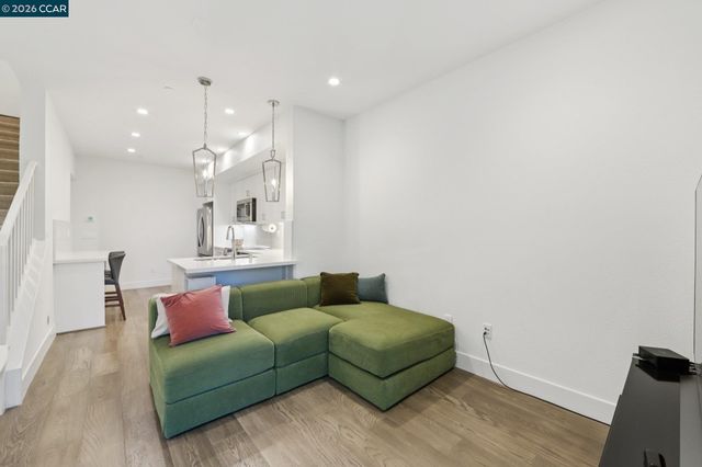 2742 Jones Rd, Walnut Creek, CA 94597