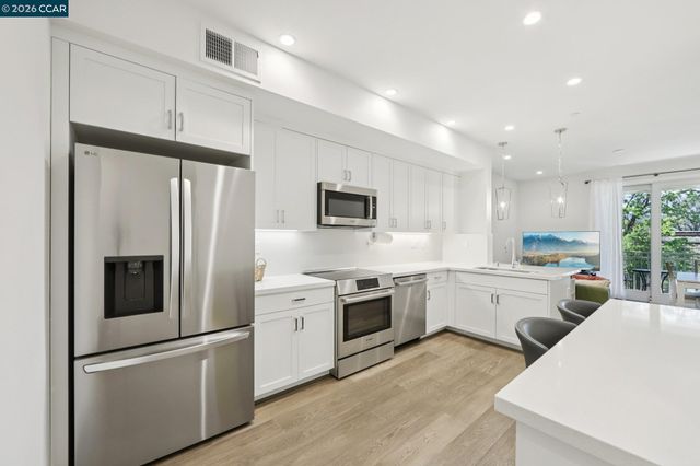 2742 Jones Rd, Walnut Creek, CA 94597