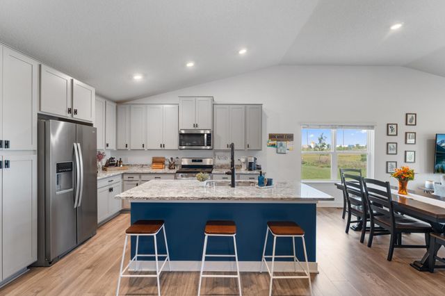 1821 Dauwalter Circle, Carver, MN 55315