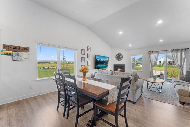 1821 Dauwalter Circle, Carver, MN 55315