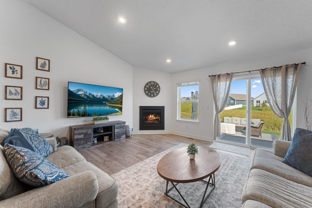 1821 Dauwalter Circle, Carver, MN 55315