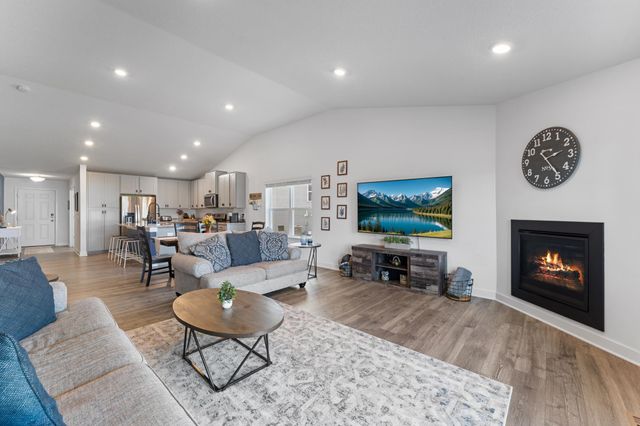 1821 Dauwalter Circle, Carver, MN 55315