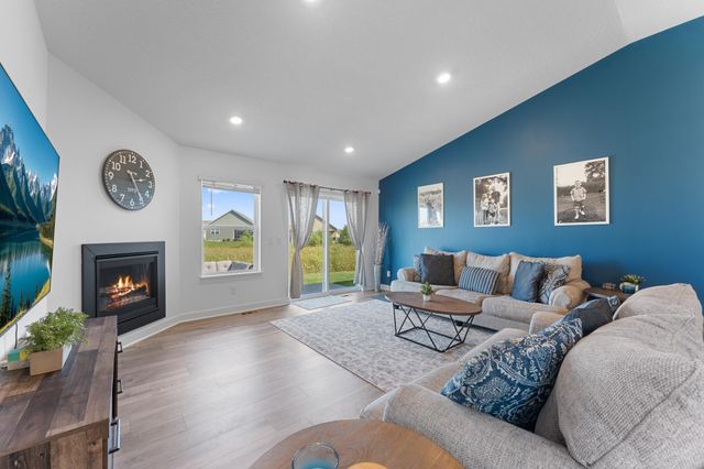 1821 Dauwalter Circle, Carver, MN 55315