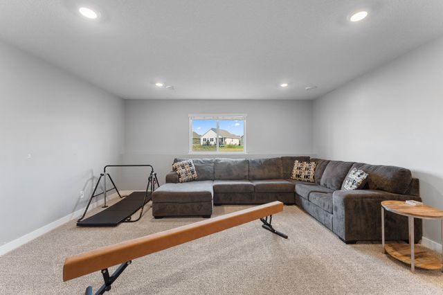 1821 Dauwalter Circle, Carver, MN 55315