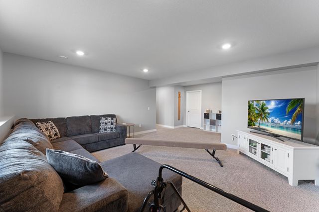 1821 Dauwalter Circle, Carver, MN 55315