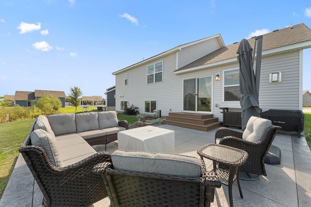 1821 Dauwalter Circle, Carver, MN 55315