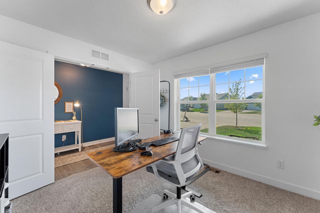 1821 Dauwalter Circle, Carver, MN 55315