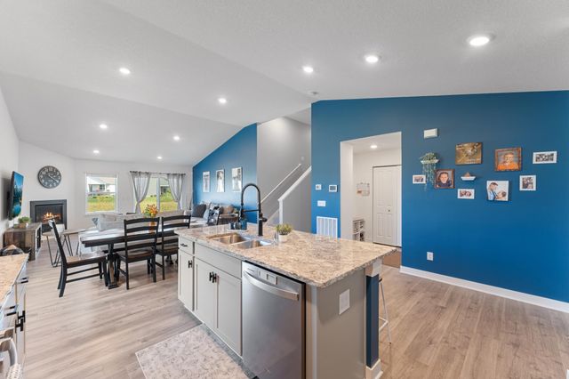 1821 Dauwalter Circle, Carver, MN 55315