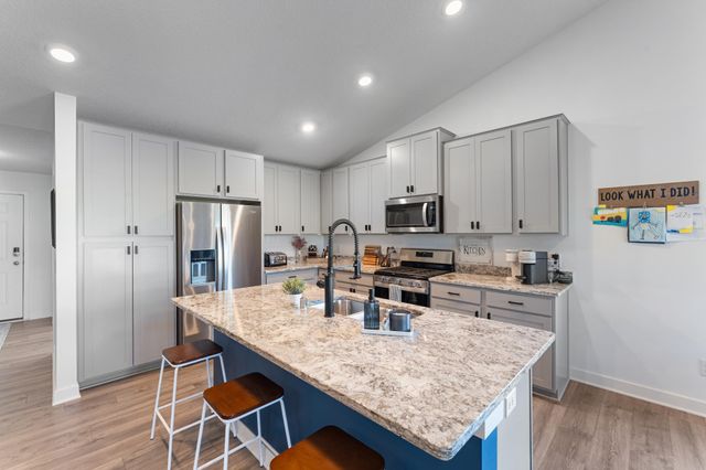 1821 Dauwalter Circle, Carver, MN 55315