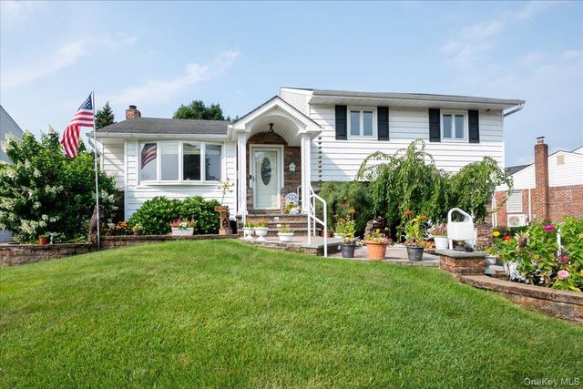 38 Colony Lane, Syosset, NY 11791