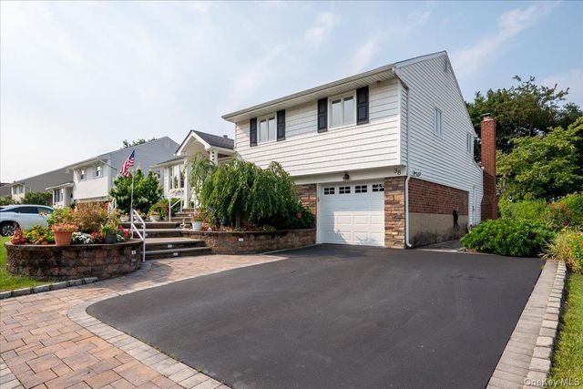 38 Colony Lane, Syosset, NY 11791