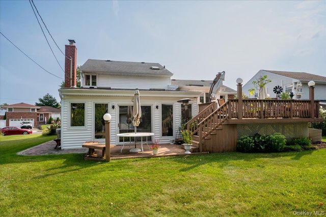 38 Colony Lane, Syosset, NY 11791