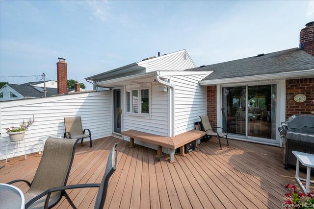 38 Colony Lane, Syosset, NY 11791