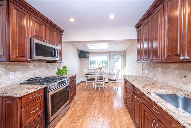38 Colony Lane, Syosset, NY 11791