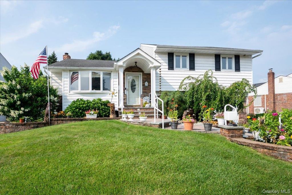 38 Colony Lane, Syosset, NY 11791 — photo 2
