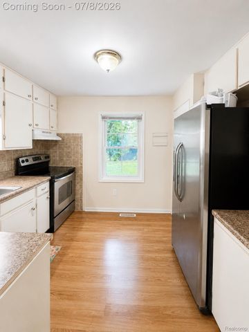 97 N Merrimac Street, Pontiac, MI 48340