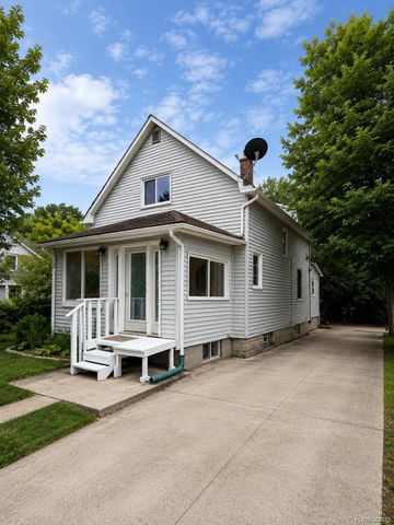 97 N Merrimac Street, Pontiac, MI 48340