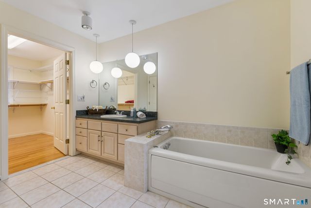 12 Elizabeth Court 12, Stonington, CT 06355