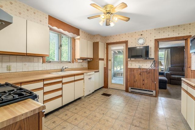 25 Curve St, Newton, MA 02465