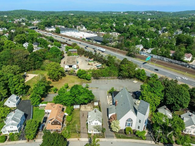 25 Curve St, Newton, MA 02465